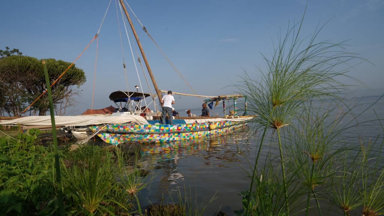 Flipflopi, le bateau en plastique recyclé en expédition sur le lac Victoria 