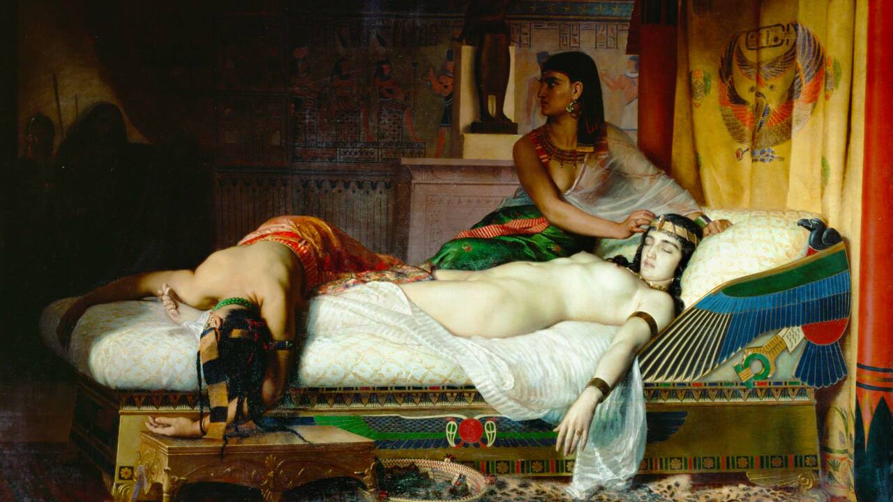 La mort de Cléopâtre : serpent ou poison ? Lumière sur les différentes versions 