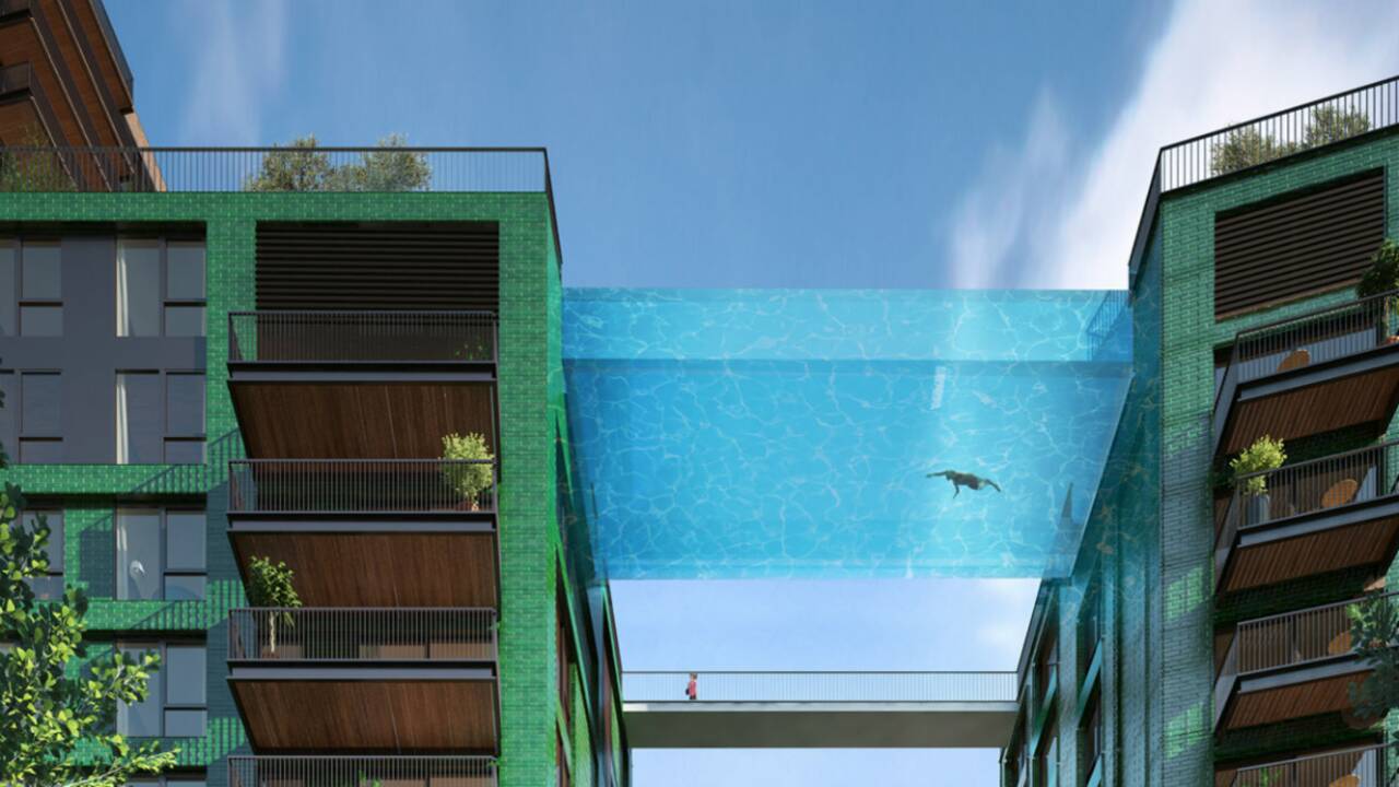 Londres : une piscine transparente et suspendue dans le vide ouvre ses portes