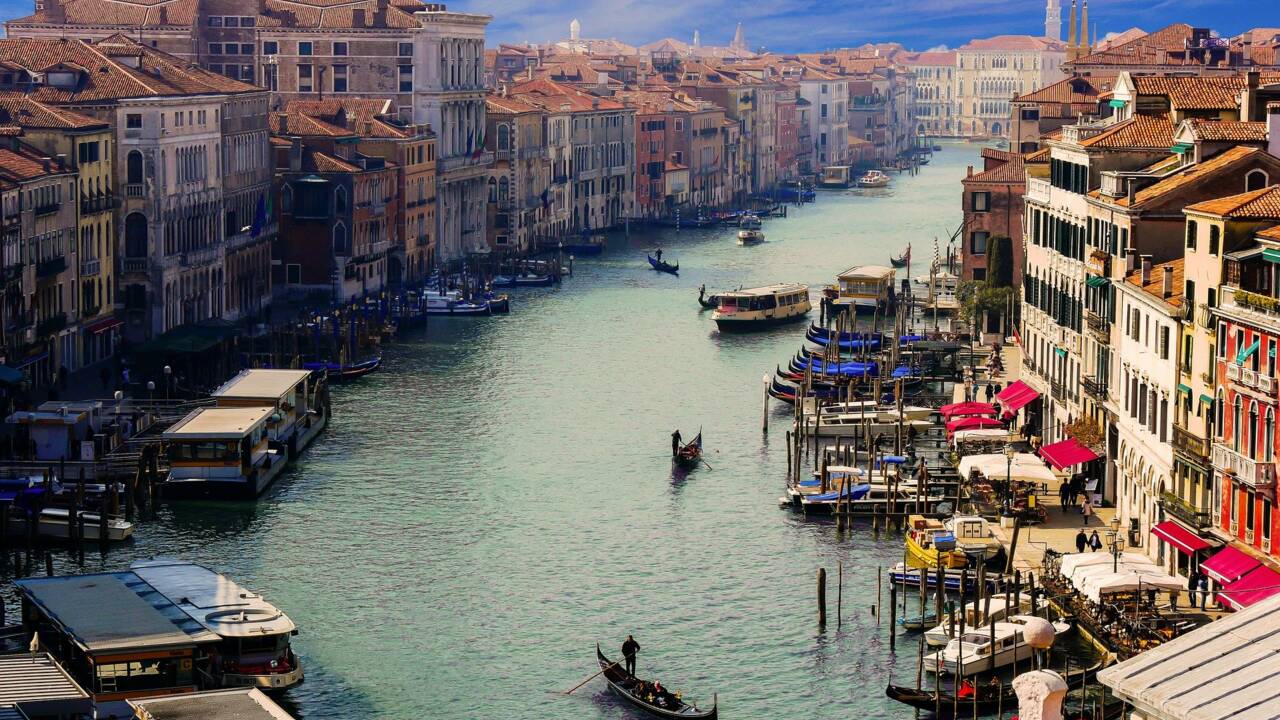 En pleine période estivale, l'Italie instaure le pass sanitaire dans les bars et restaurants