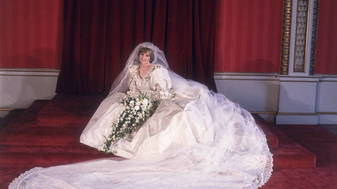  Fashion: the wedding dress of Diana, star of an exhibition on the outfits of the royal family of England