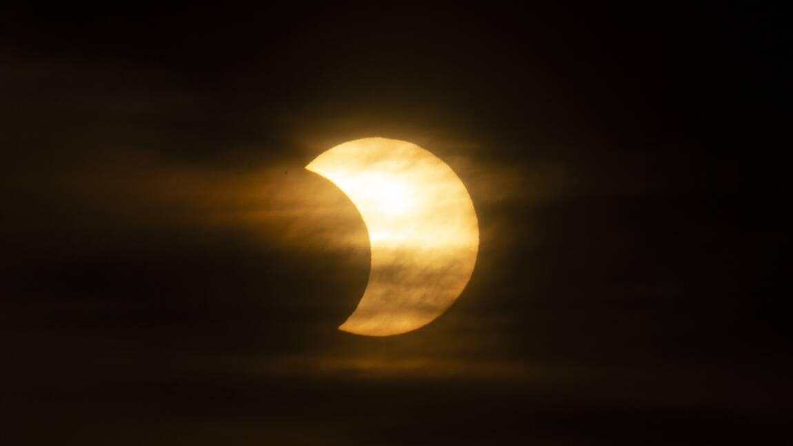 Eclipse solaire partielle au dessus de l'hémisphère nord