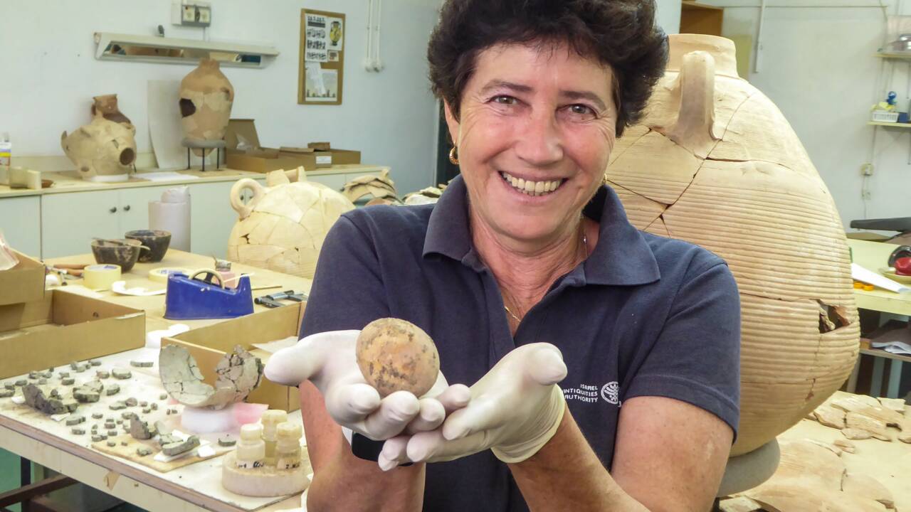 Israël : Des archéologues trouvent un oeuf vieux de 1 000 ans… et le cassent