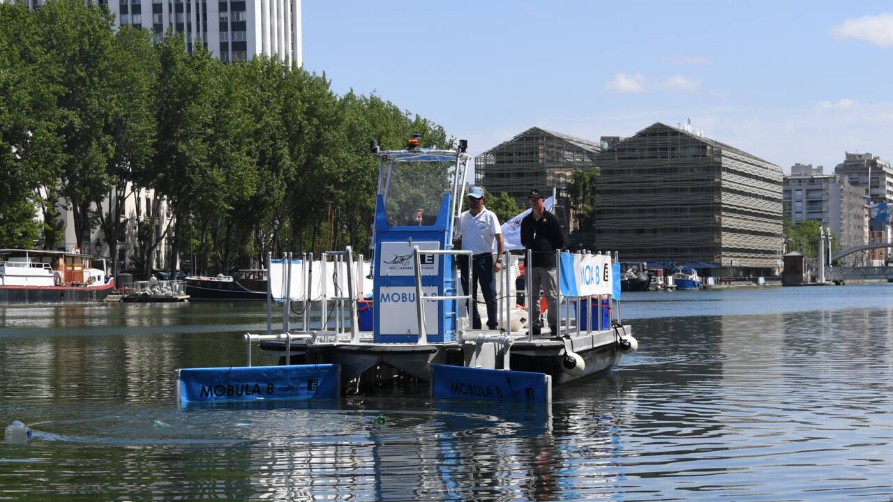 Un bateau de dépollution plastique fluviale présenté à Paris