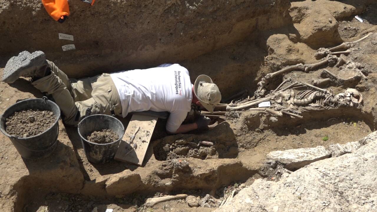 Etape par étape, découvrez comment travaillent les archéologues sur un chantier de fouilles