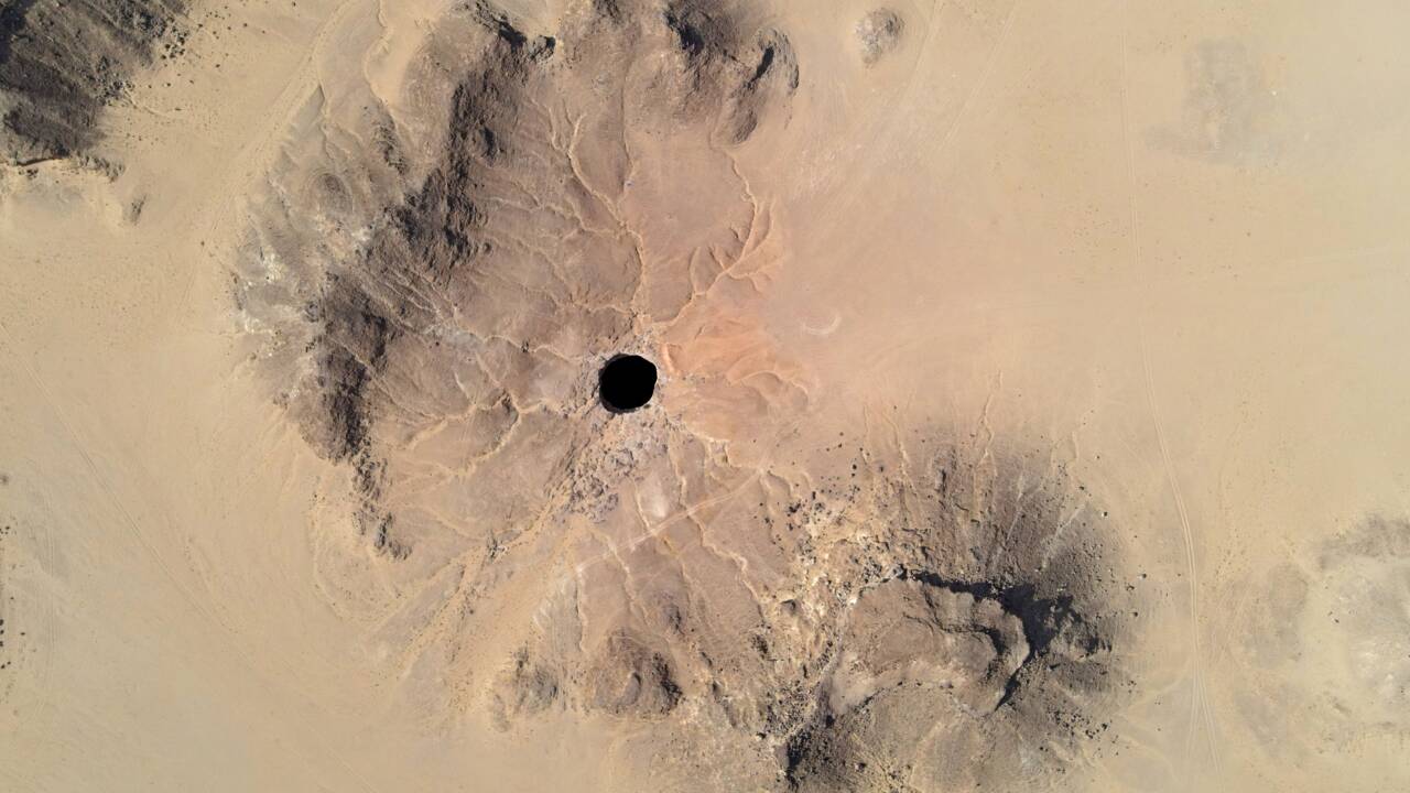 Au Yémen, un mystérieux trou noir de 30 mètres de large fascine les géologues