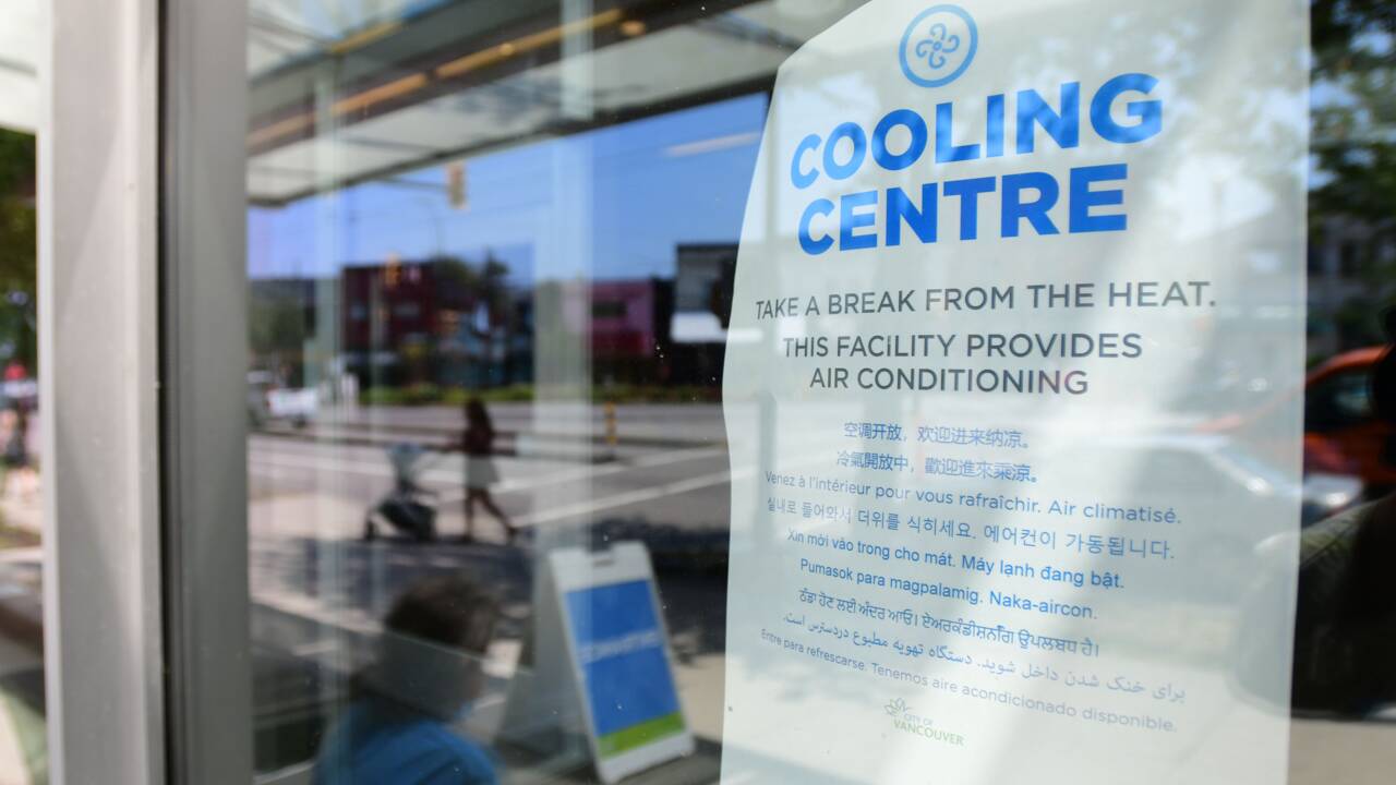 Etouffant sous la chaleur, les habitants de Vancouver se ruent vers des centres climatisés