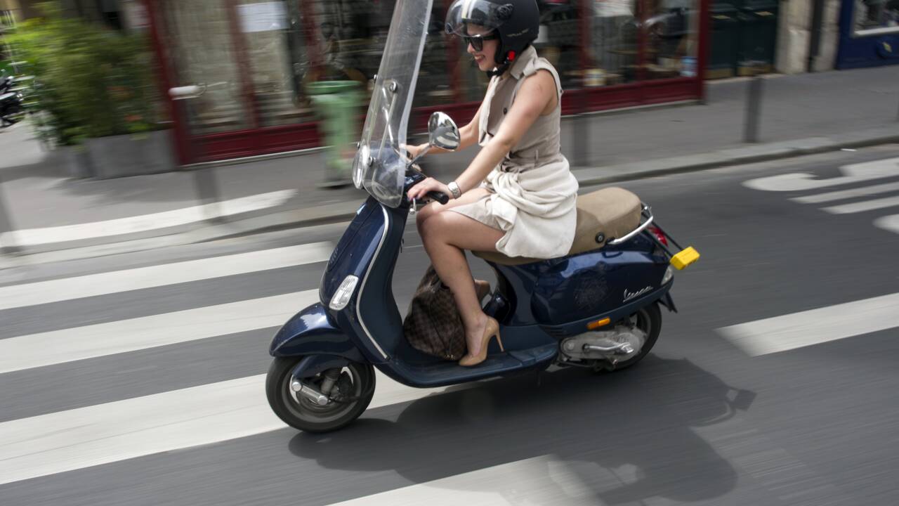 Paris: stationnement payant dès 2022 pour les deux-roues thermiques