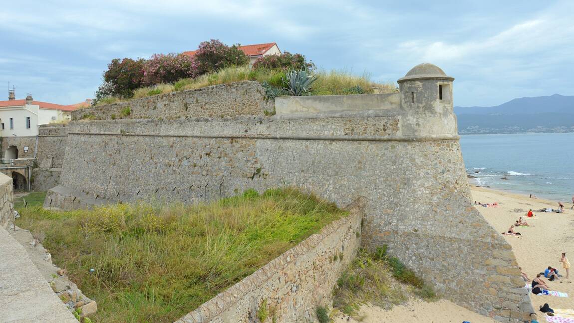 Corse La Citadelle D Ajaccio Ouverte Au Public Une Premiere Depuis 1492 Geo Fr