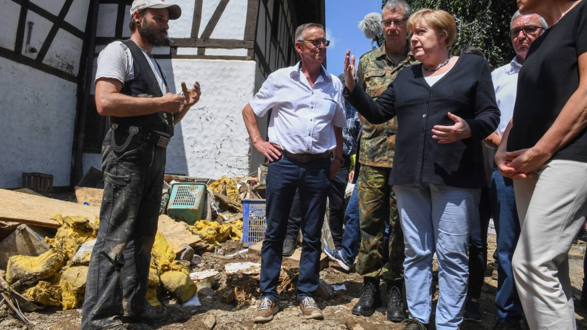 Inondations: Merkel découvre un sinistre "surréaliste", 191 morts en Europe