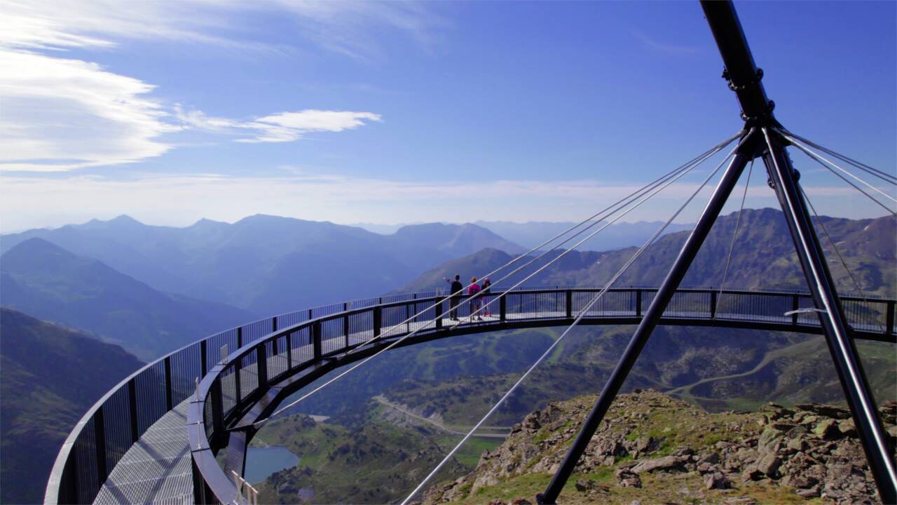 Une station d'Andorre inaugure un mirador solaire perché à 2700 mètres d'altitude 