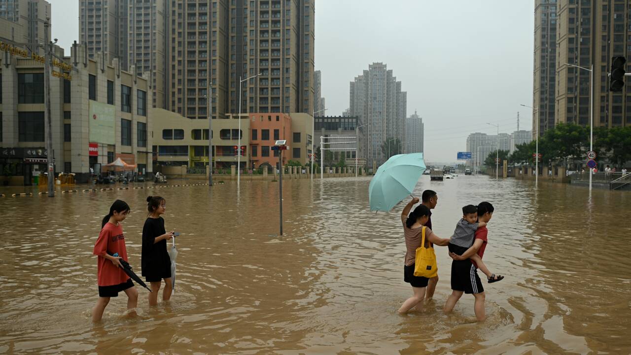 Chine: évacuation d'une localité cernée par les eaux