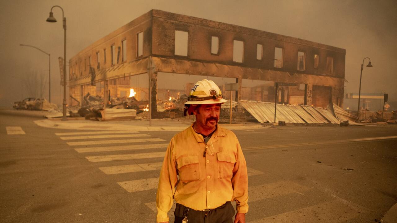 Nouveaux ordres d'évacuation face au gigantesque incendie Dixie Fire en Californie