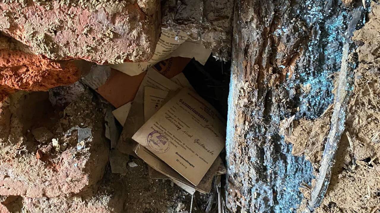 Une cache nazie remplie d'objets retrouvée 76 ans après dans une maison en Allemagne 