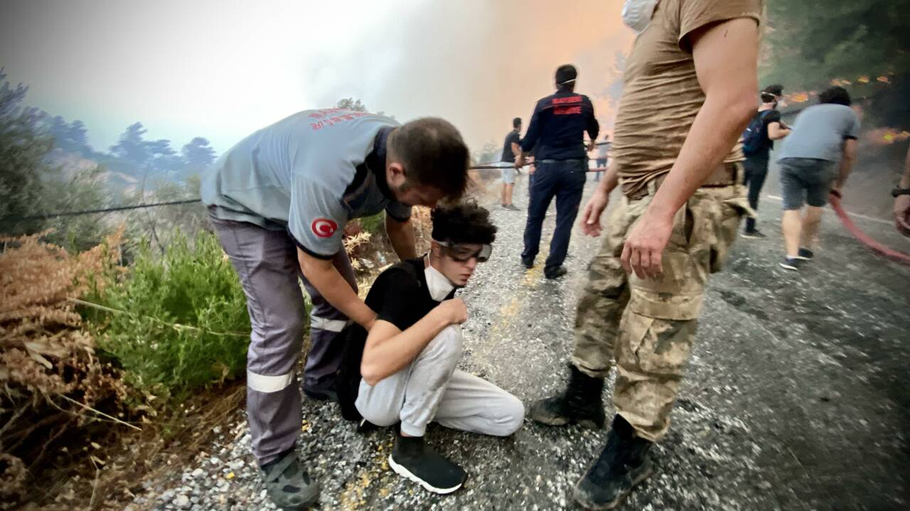 Les villageois volontaires, héros de l'ombre des incendies en Turquie
