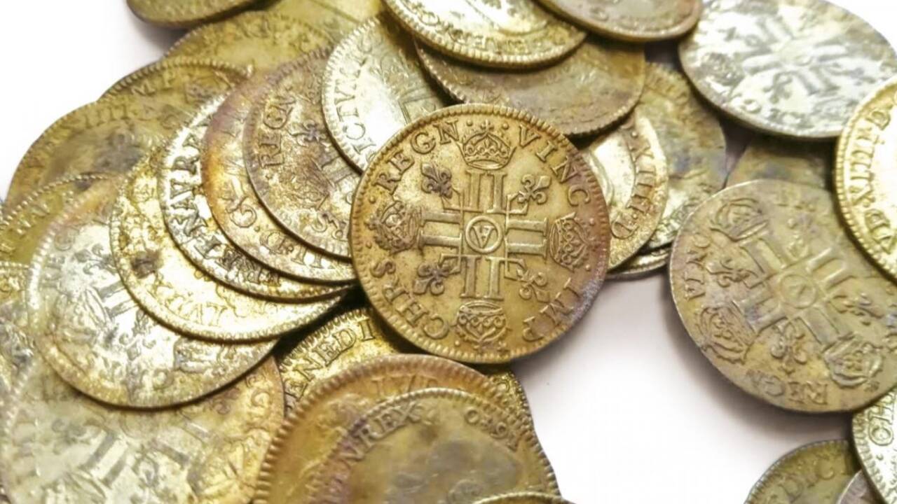 Finistère : un trésor de pièces d'or du XVIIe siècle retrouvé dans un manoir