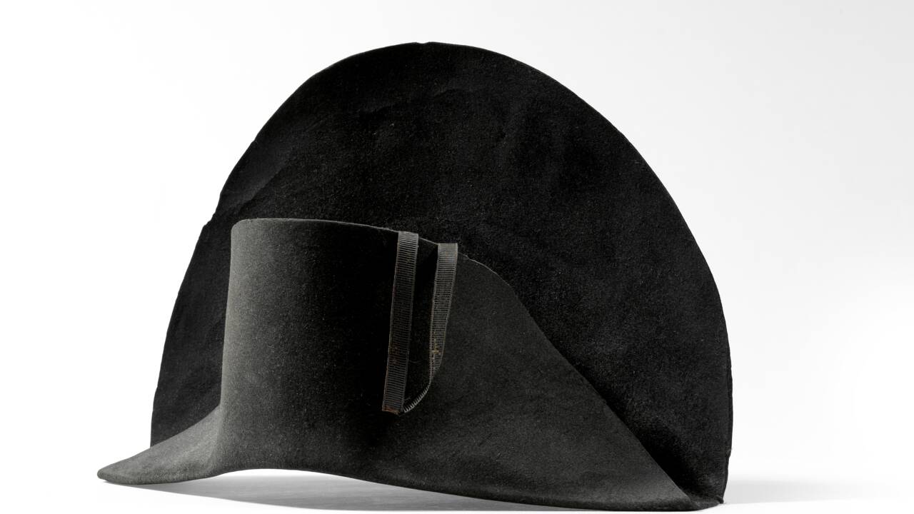 Un chapeau portant l'ADN de Napoléon dévoilé à Hong Kong et bientôt en vente
