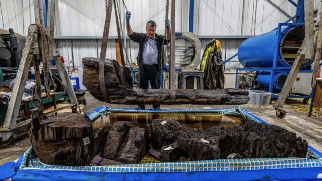 Un cercueil dans un tronc d'arbre et une hache de 4 000 ans découverts… sous un golf