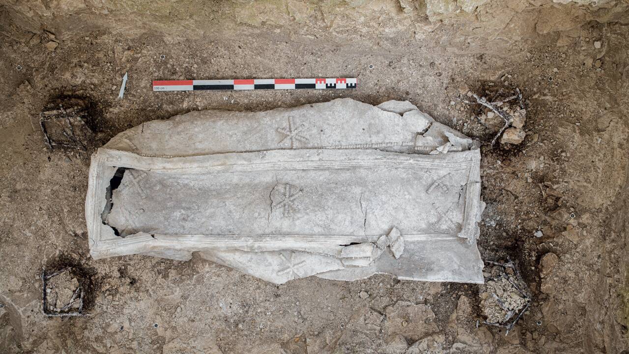 A Arras, deux nouveaux sarcophages découverts dans une nécropole antique