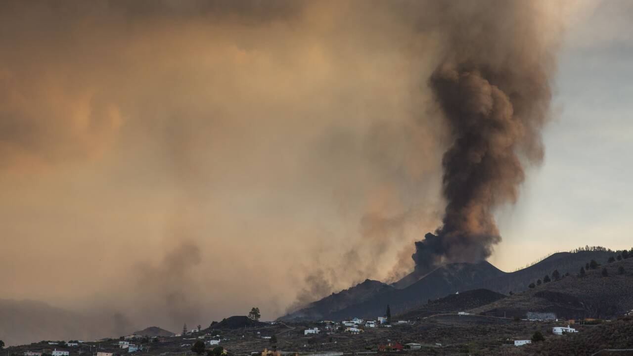 Eruption volcanique aux Canaries : l'aéroport de Palma contraint de se mettre à l'arrêt
