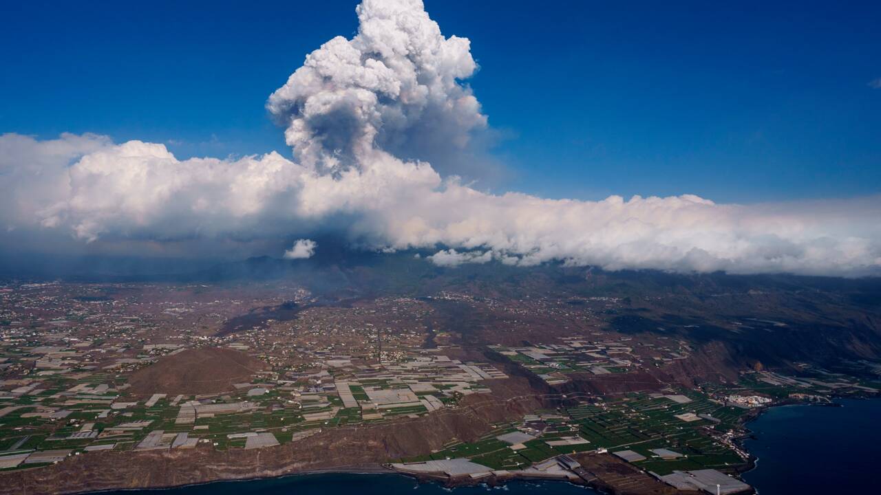 Espagne: la lave du volcan en éruption aux Canaries a atteint l'océan