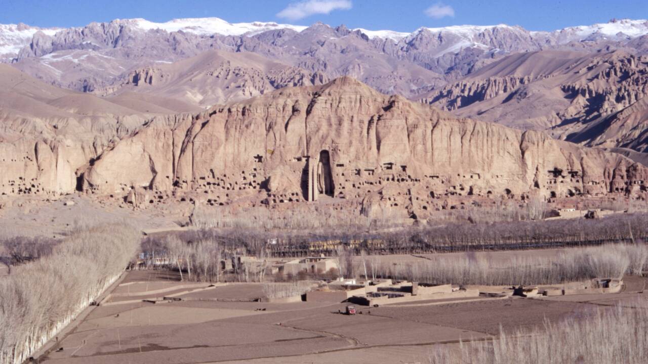 Afghanistan : après l'avoir détruit, les talibans veillent sur le site des Bouddhas de Bamiyan