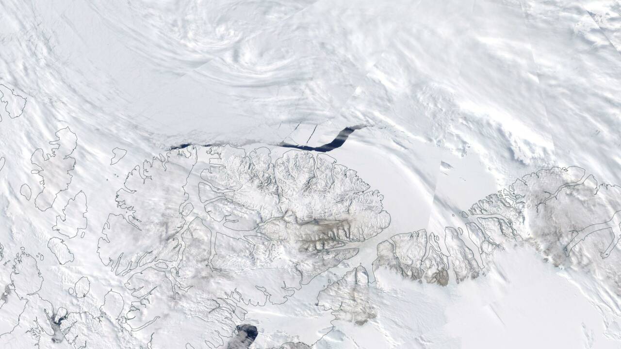 Une brèche surprise de 3 000 kilomètres carrés découverte dans la glace arctique