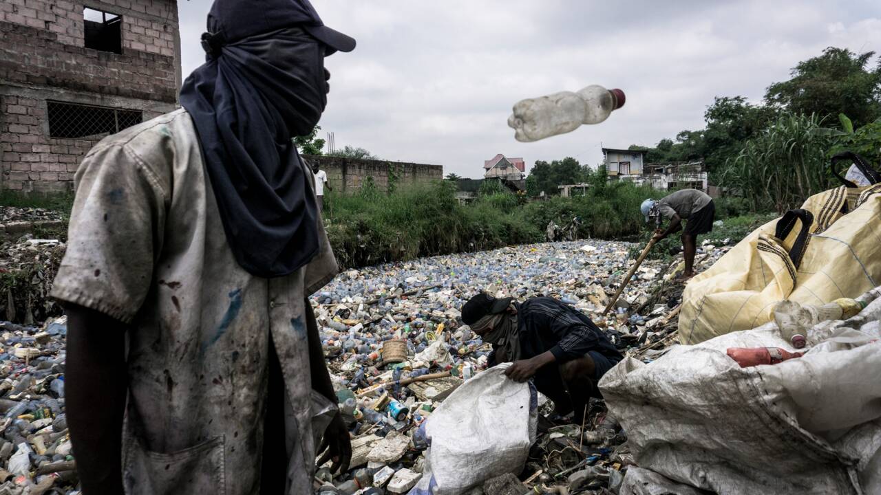 RDC : recycler les déchets plastiques pour assainir Kinshasa