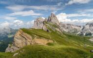 Climate change: Why are the peaks of the Alps turning green?