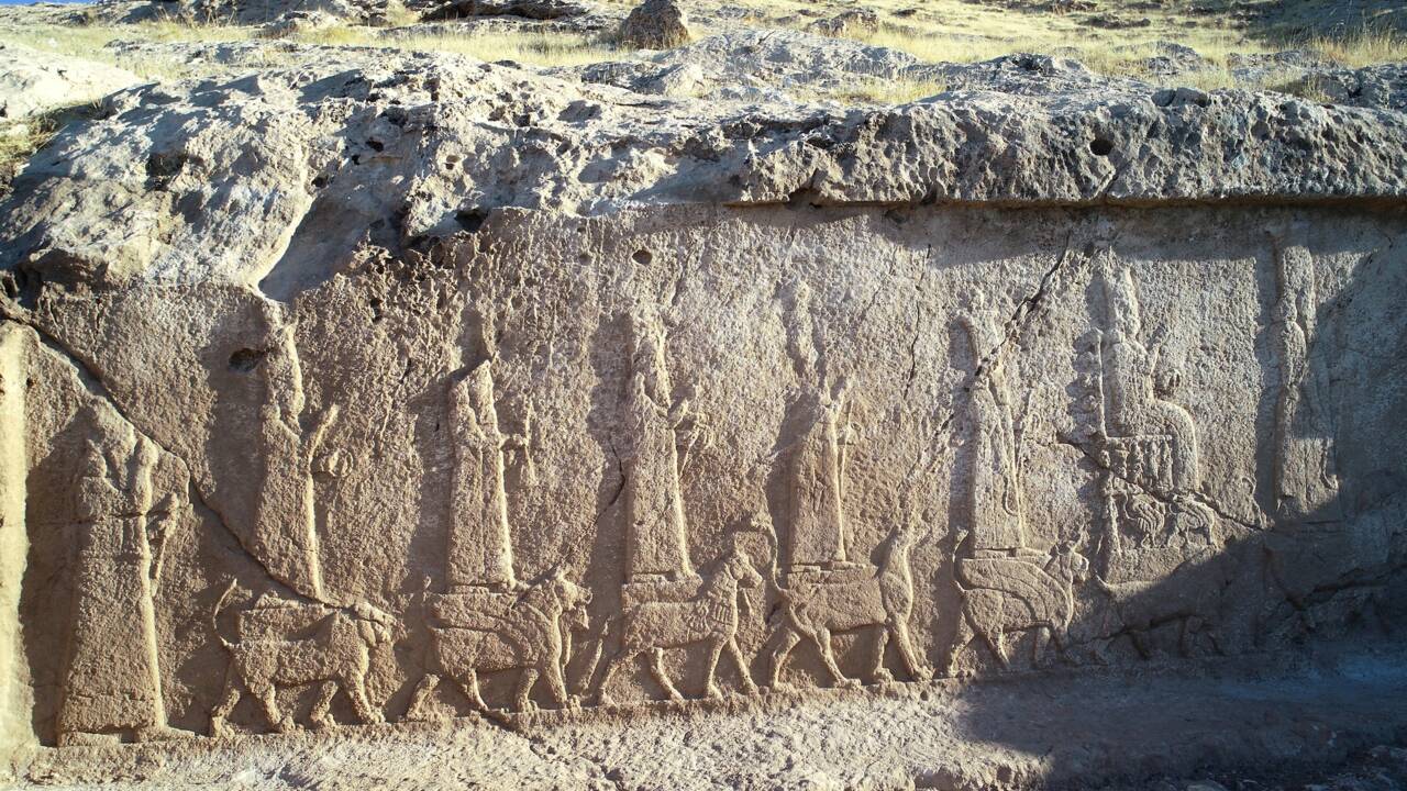 Des pressoirs à vin et des bas-reliefs assyriens de 2 700 ans découverts en Irak