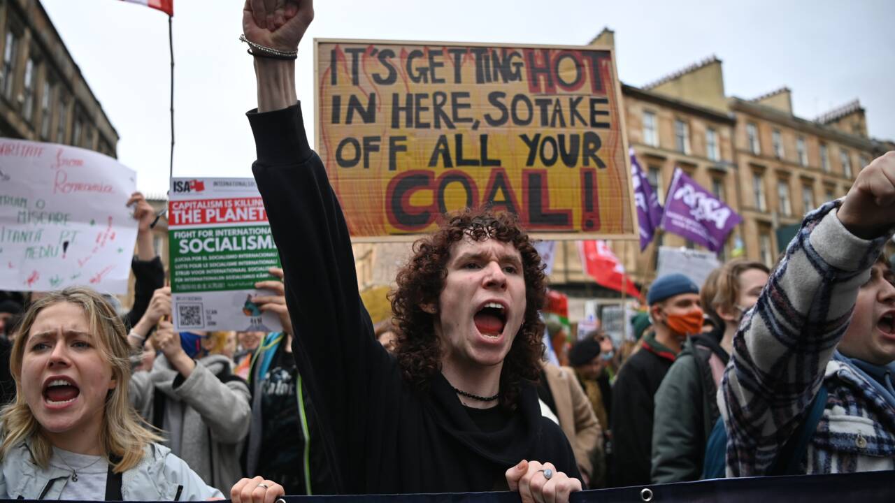 La COP26 est un "échec", juge Greta Thunberg devant des milliers de jeunes à Glasgow