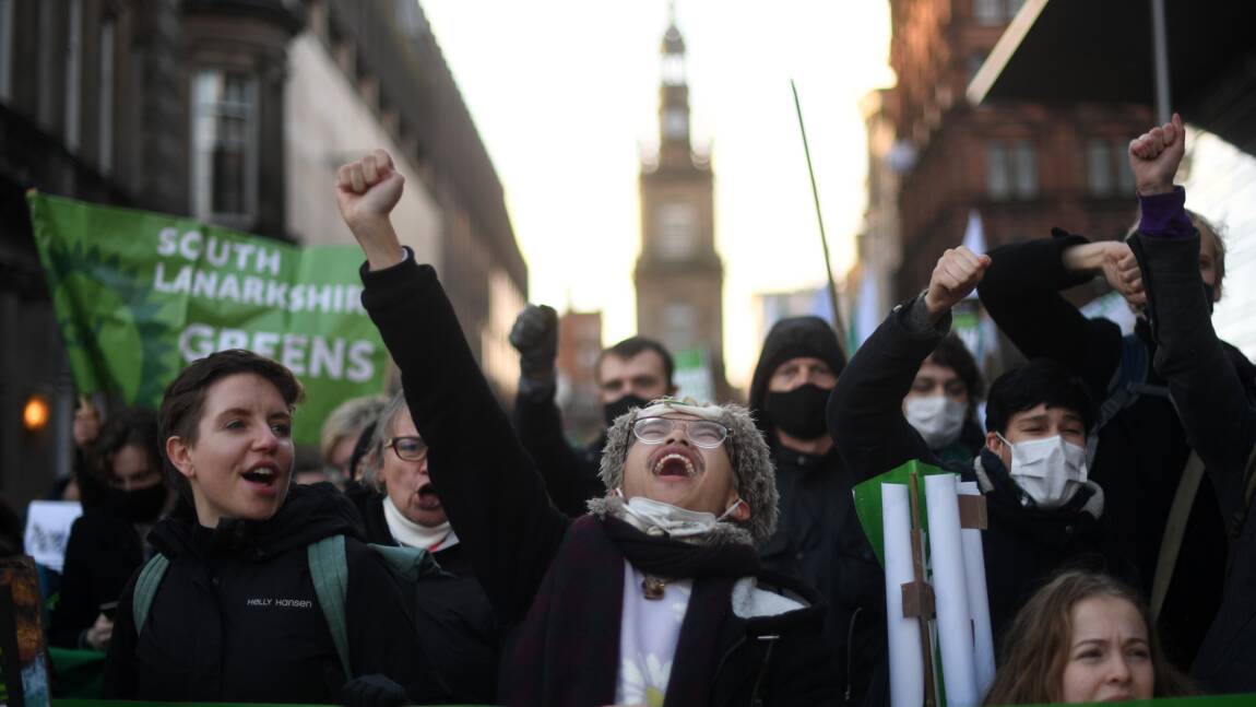 Pour le climat, des dizaines de milliers de personnes marchent à Glasgow et dans le monde