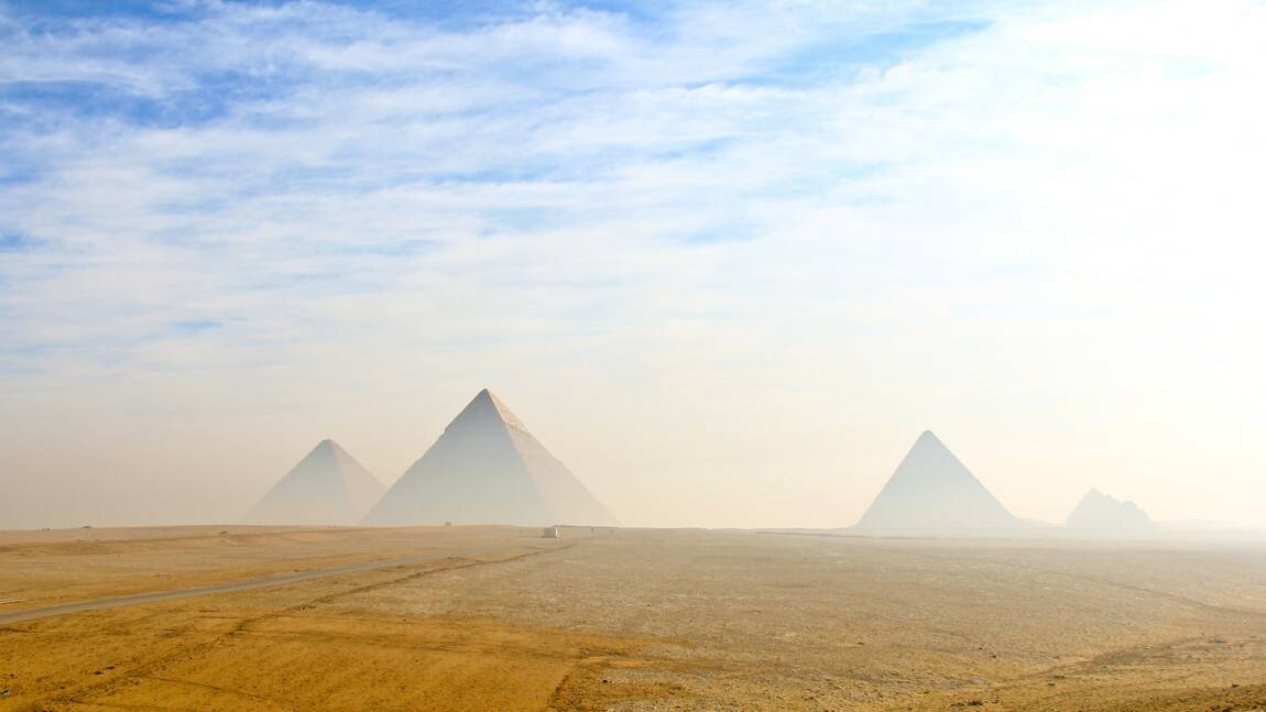 Pour la première fois en 4 500 ans d’histoire, le site des pyramides de Gizeh accueille une exposition d’art contemporain