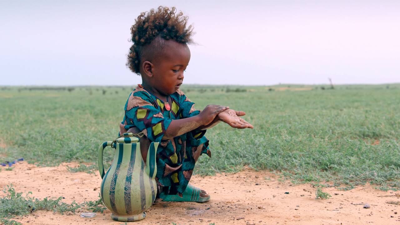"Marcher sur l'eau", le poignant témoignage d'un village peul du Niger victime du changement climatique