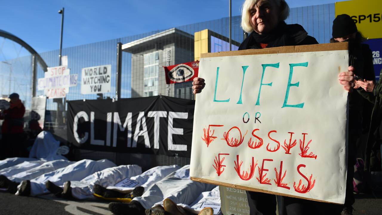 Climat: à la COP26, les "promesses creuses" dénoncées dans un monde d'énergies fossiles