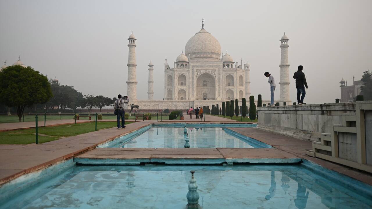Les Indiens profitent presque seuls du Taj Mahal avant le retour des touristes étrangers