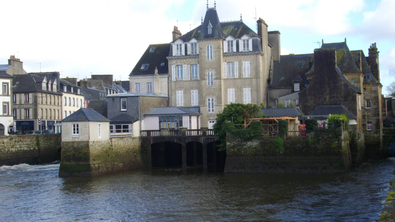 Finistère : A Landerneau, à la découverte d'un des tout derniers ponts habités d'Europe 