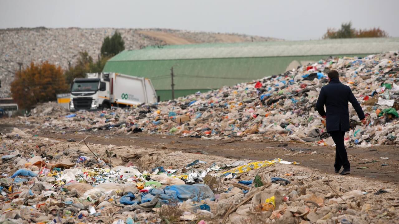 L'Ukraine peine à traiter ses déchets et "se noie" dans ses ordures