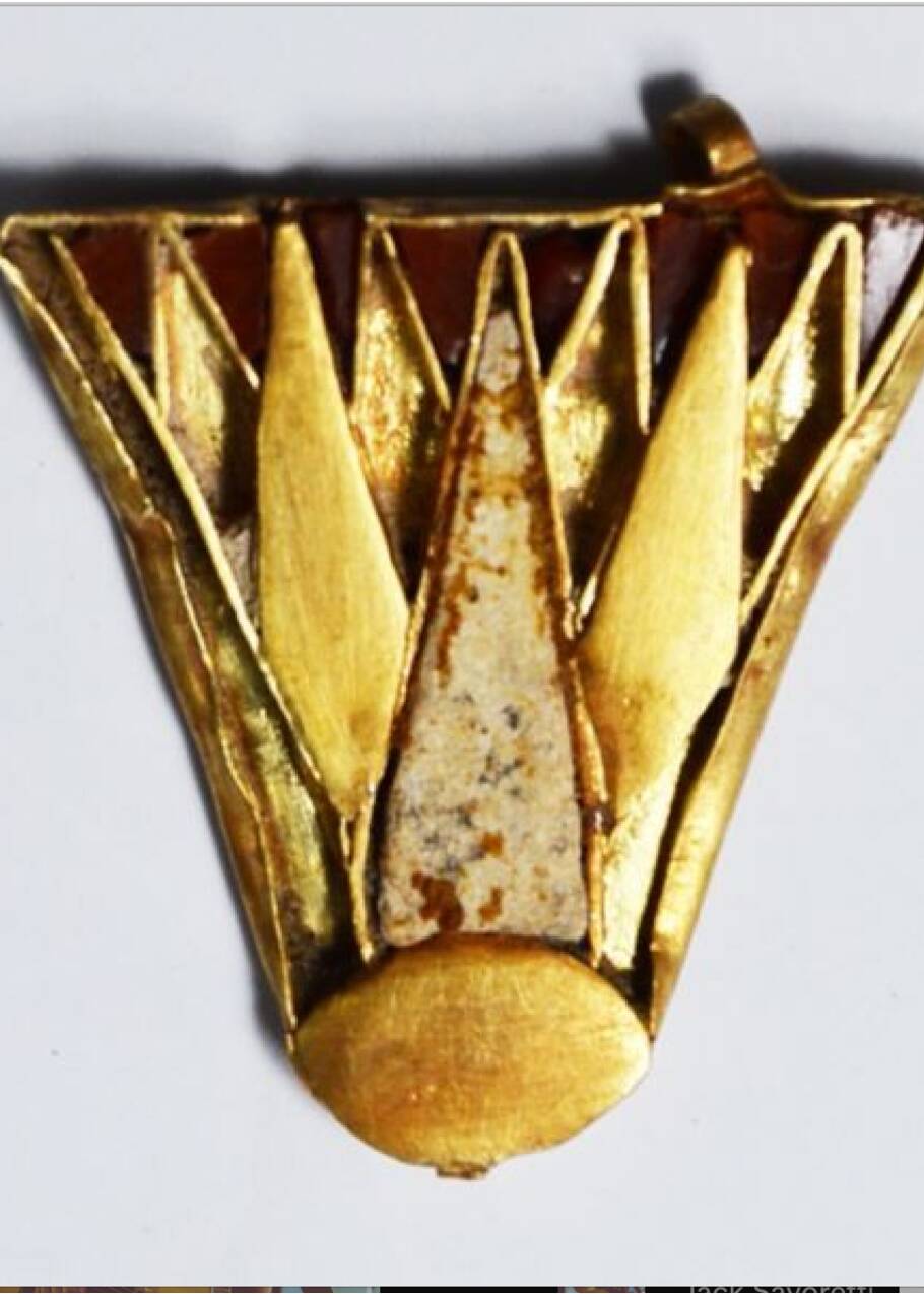 Des bijoux en or de l'époque de Néfertiti découverts dans des tombes de l'âge du bronze à Chypre