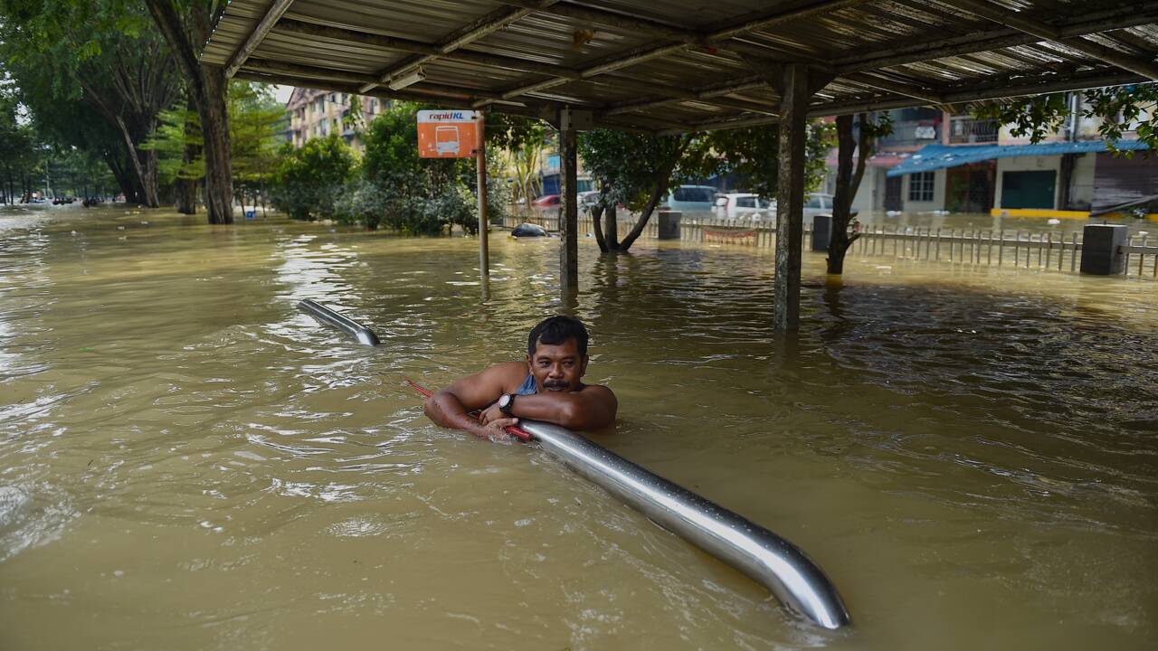 En Malaisie, au moins 14 morts et plus de 70 000 déplacés après des inondations démentielles