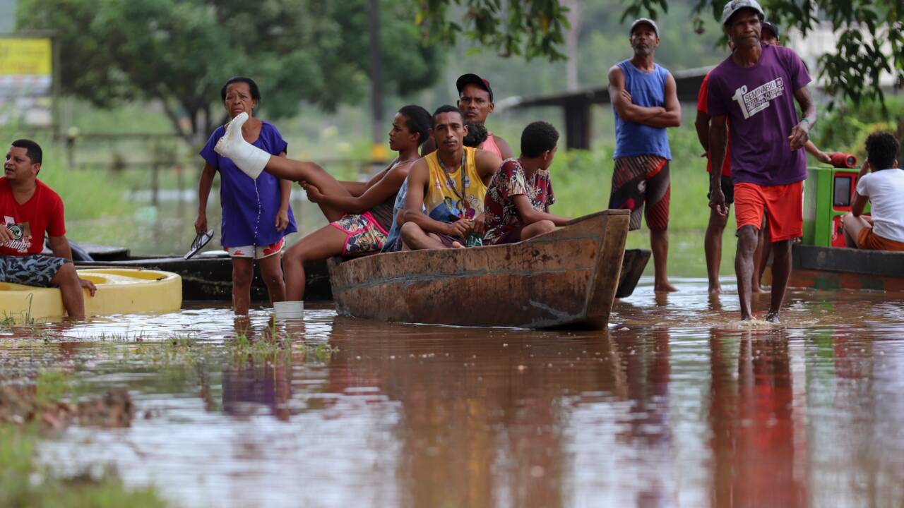 "Où est le président ?" Au Brésil, détresse et polémique face à l'absence de Bolsonaro sur le terrain après les inondations