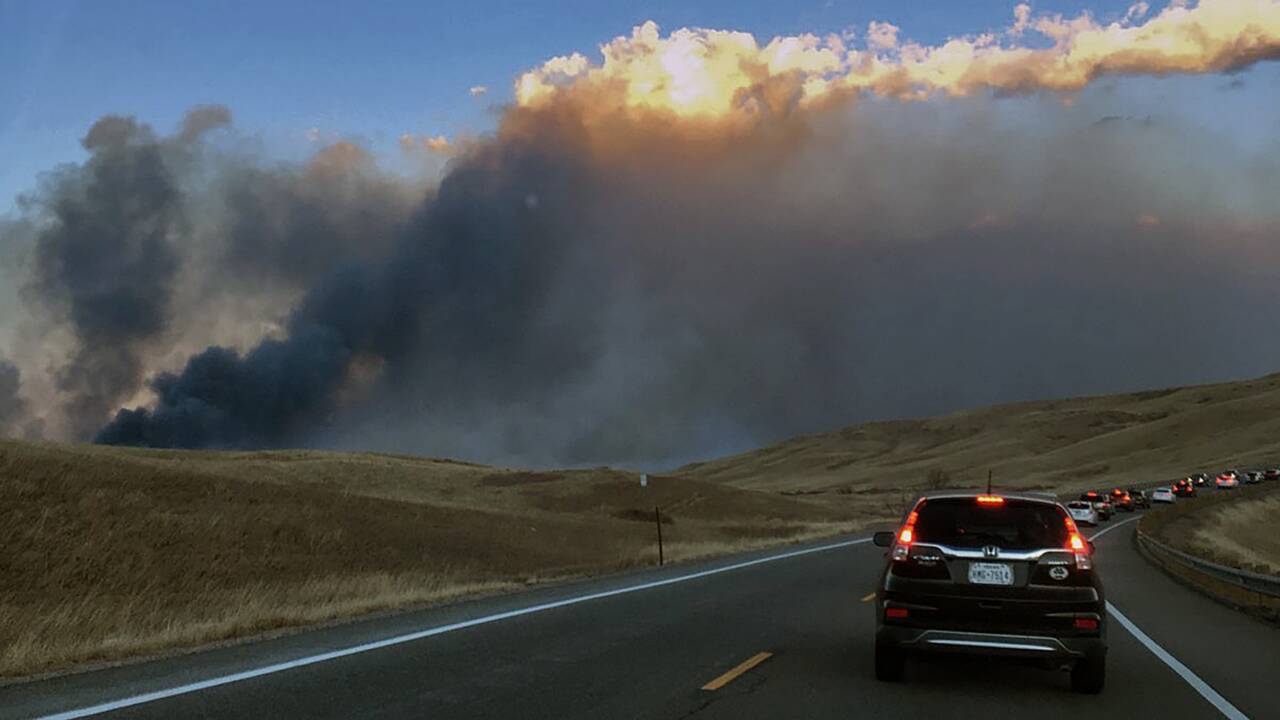 Sécheresse, vents violents... Dans le Colorado, des centaines de maisons détruites par des incendies 