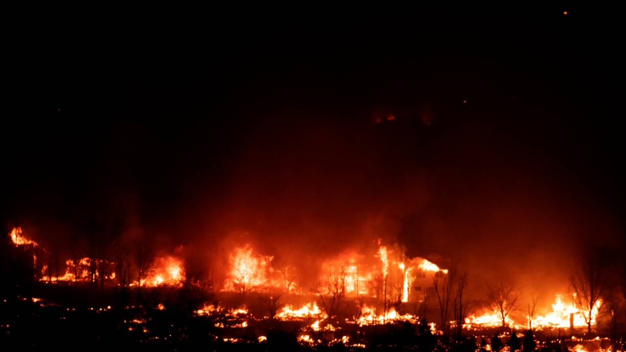 Sécheresse, vents violents... Dans le Colorado, des centaines de maisons détruites par des incendies 
