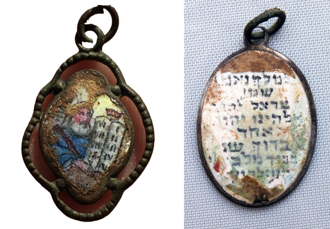 Des pendentifs vestiges de la Shoah / © Yoram Haimi, IAA - Cultea 