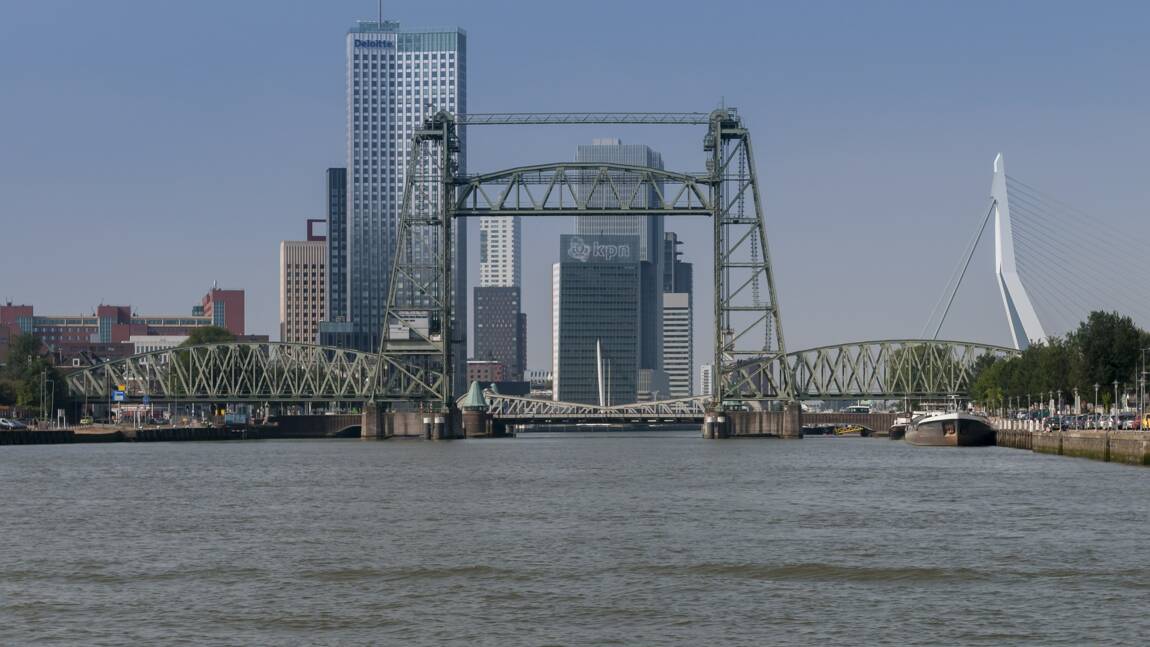 Jeff Bezos fait démonter un pont de Rotterdam pour faire passer son yacht