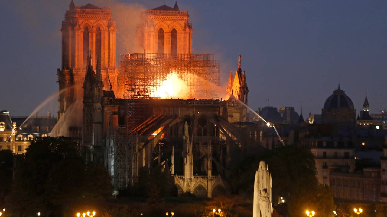 "Notre-Dame brûle" : "l'invraisemblable" drame de la cathédrale porté à l'écran par Jean-Jacques Annaud