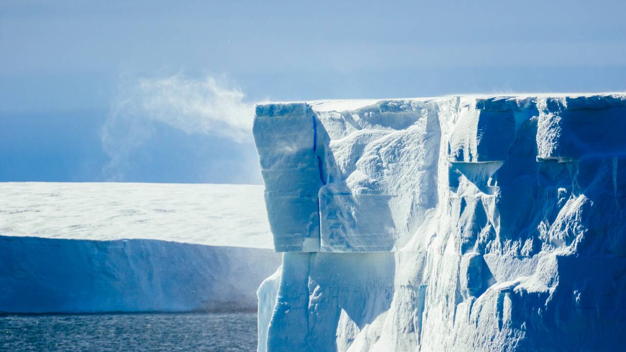 Une vaste barrière de glace s'est effondrée en quelques jours en Antarctique 