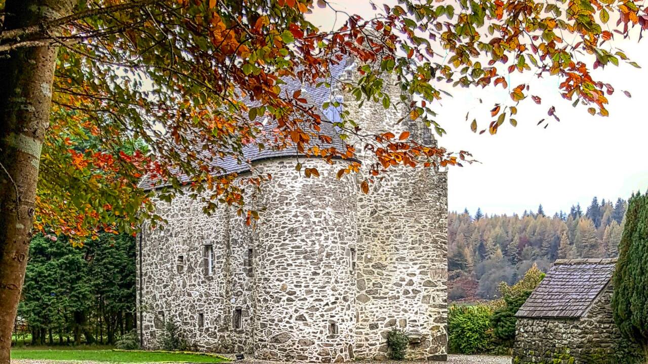 Un château médiéval écossais loué sur Airbnb remporte les "Oscars de l'hébergement indépendant"