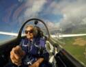 Une ancienne combattante de la Seconde Guerre mondiale de 99 ans a effectué un vol en planeur pour collecter des fonds