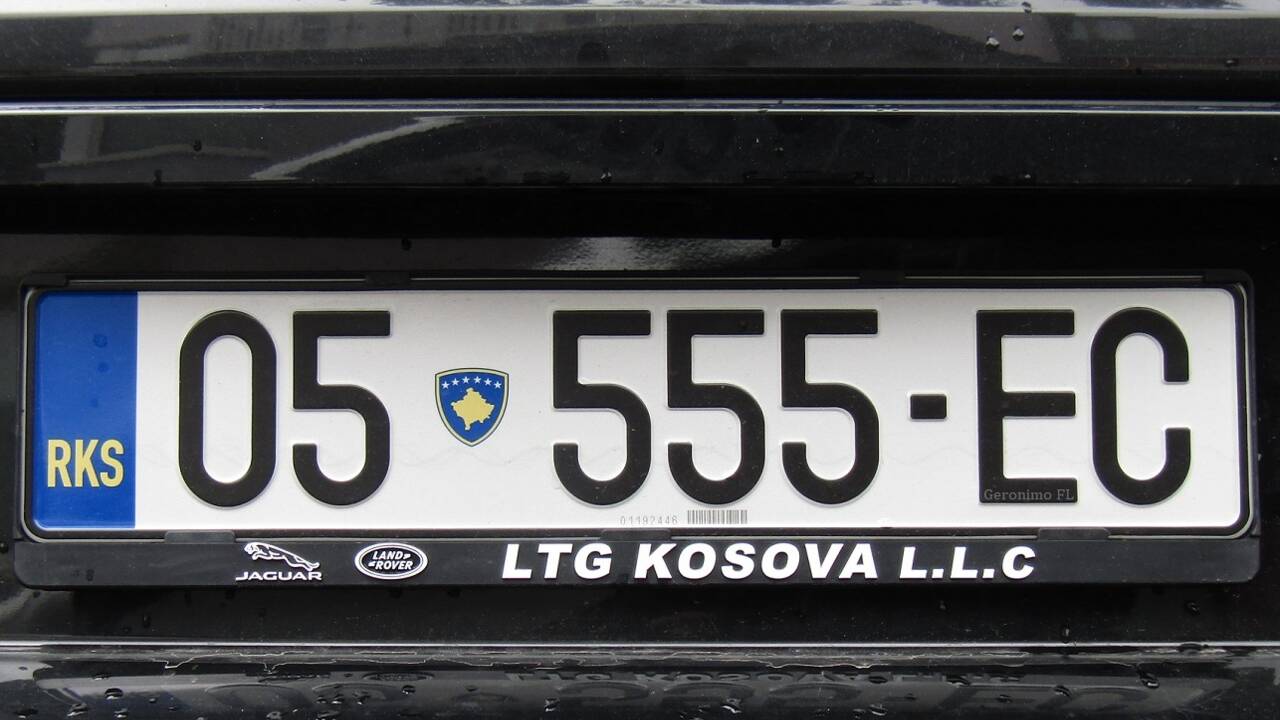 Entre la Serbie et le Kosovo, la guerre des plaques d'immatriculation